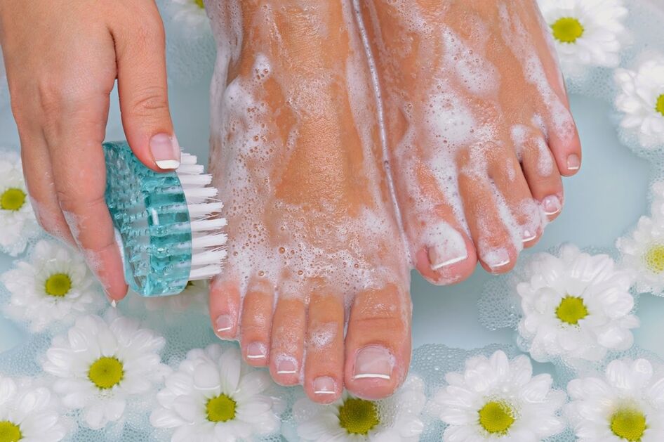 L’igiene regolare dei piedi è un’ottima prevenzione contro le infezioni fungine. 